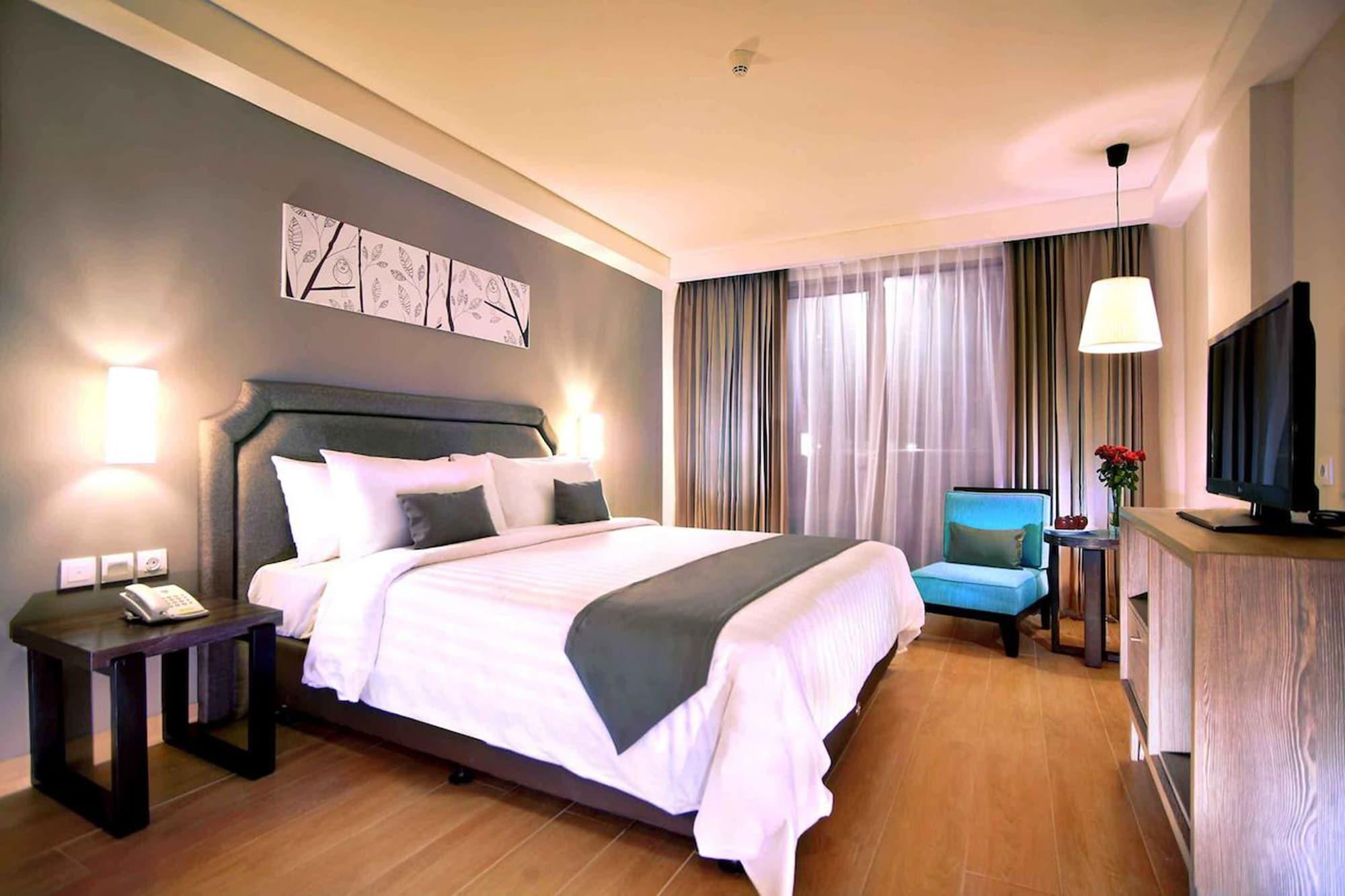 Harper Kuta Hotel by ASTON Legian Exteriör bild