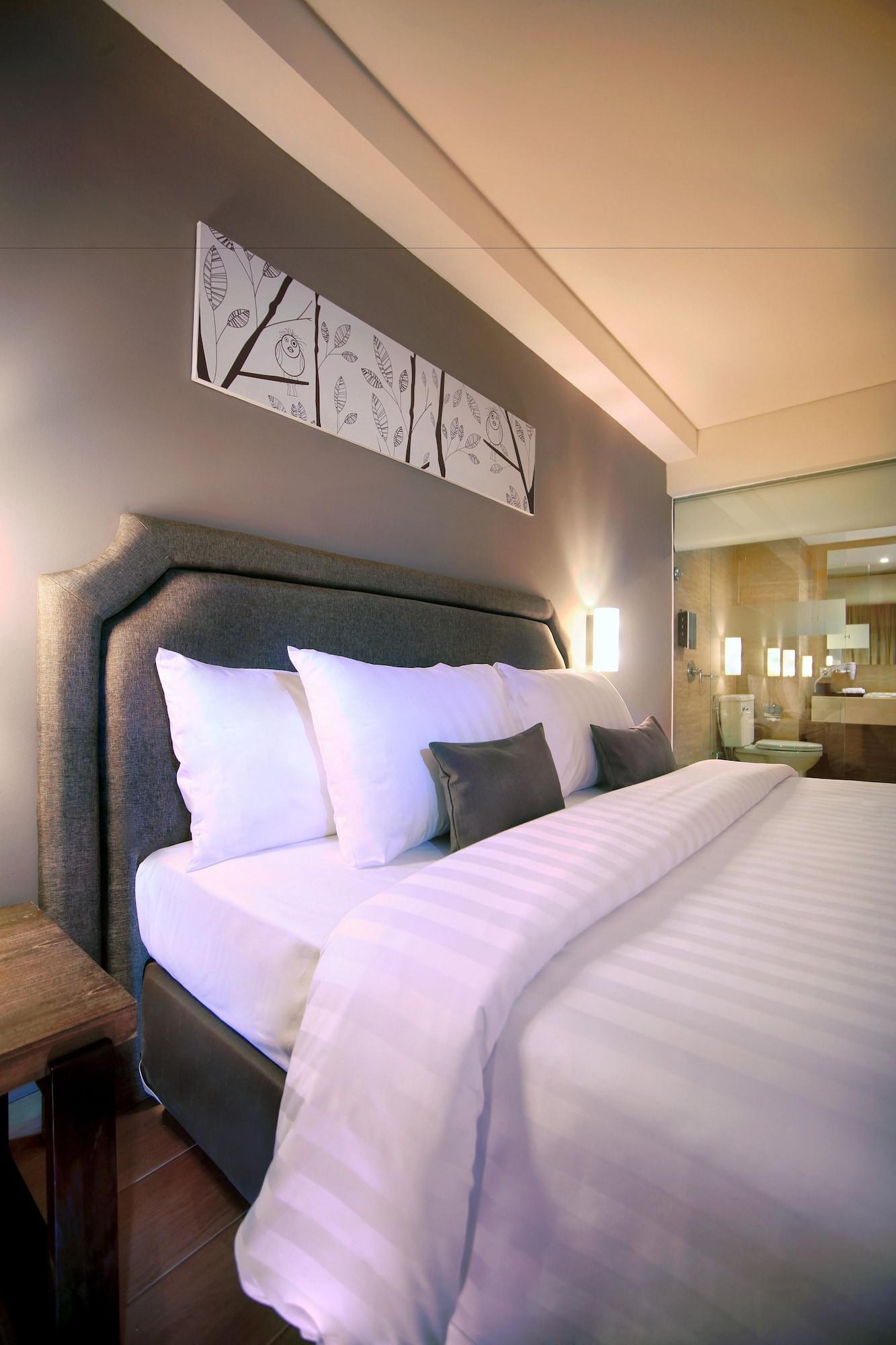 Harper Kuta Hotel by ASTON Legian Exteriör bild