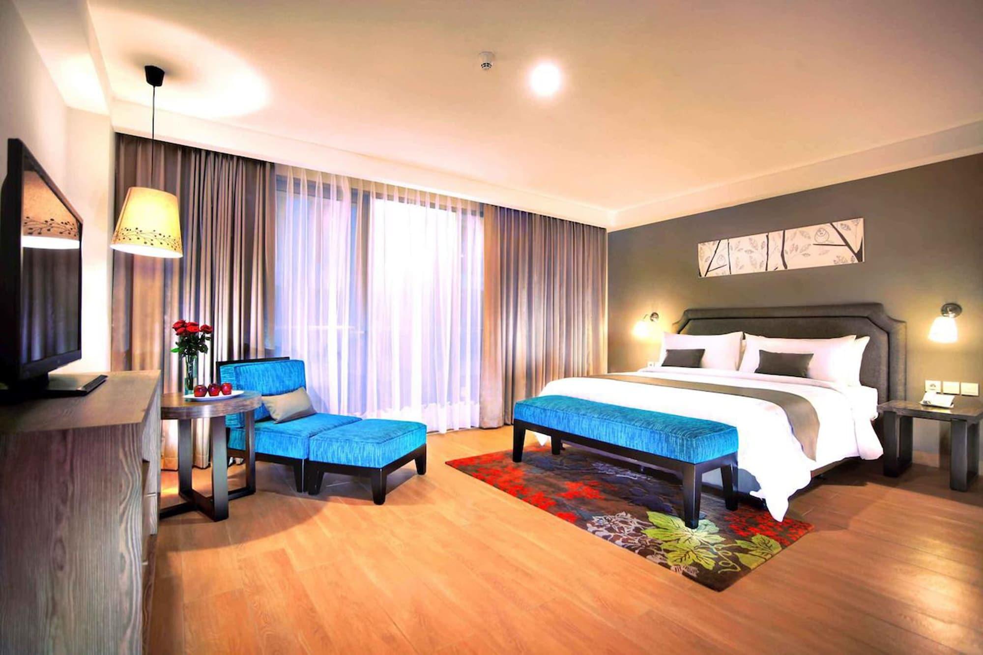 Harper Kuta Hotel by ASTON Legian Exteriör bild