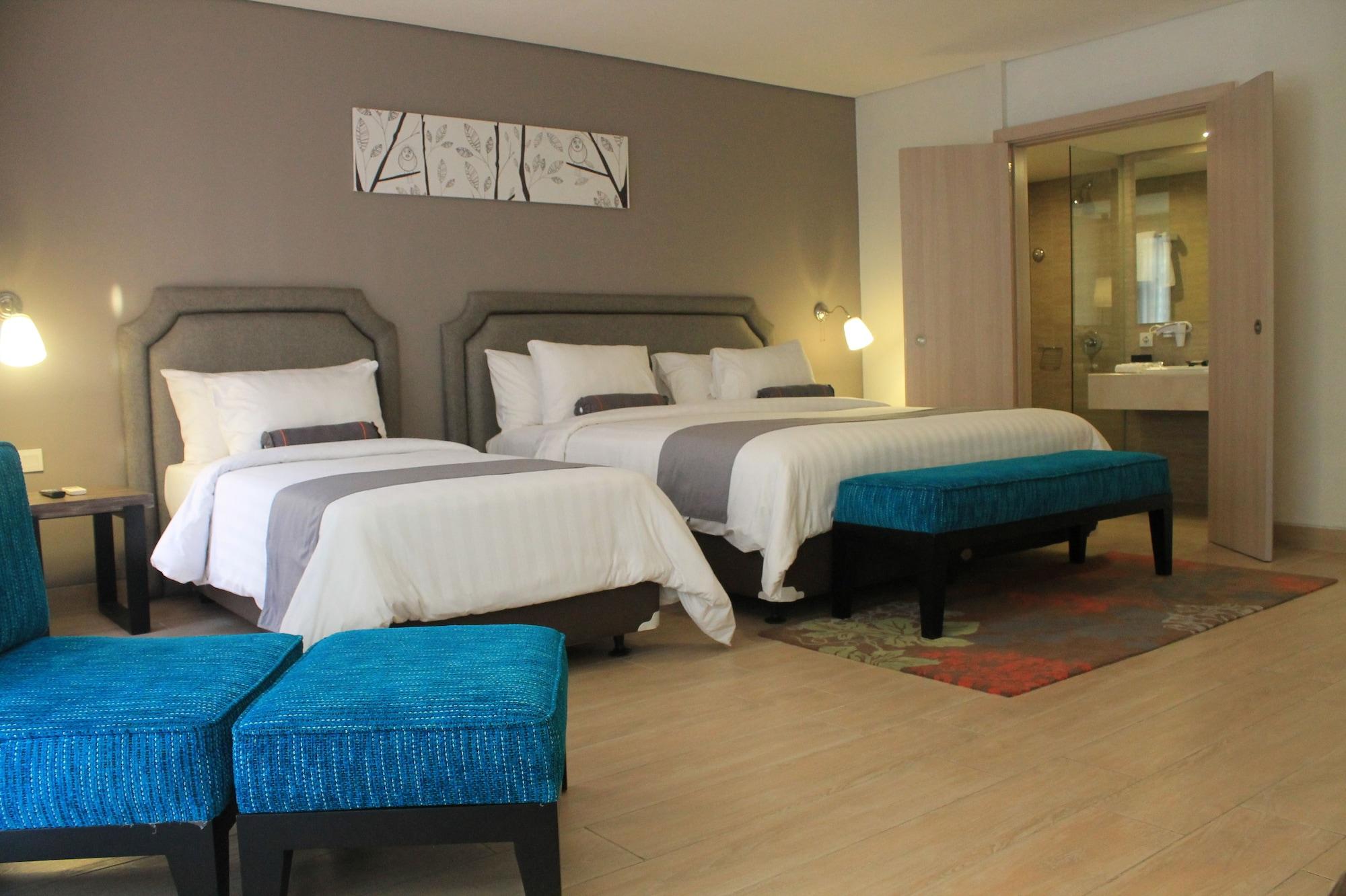 Harper Kuta Hotel by ASTON Legian Exteriör bild