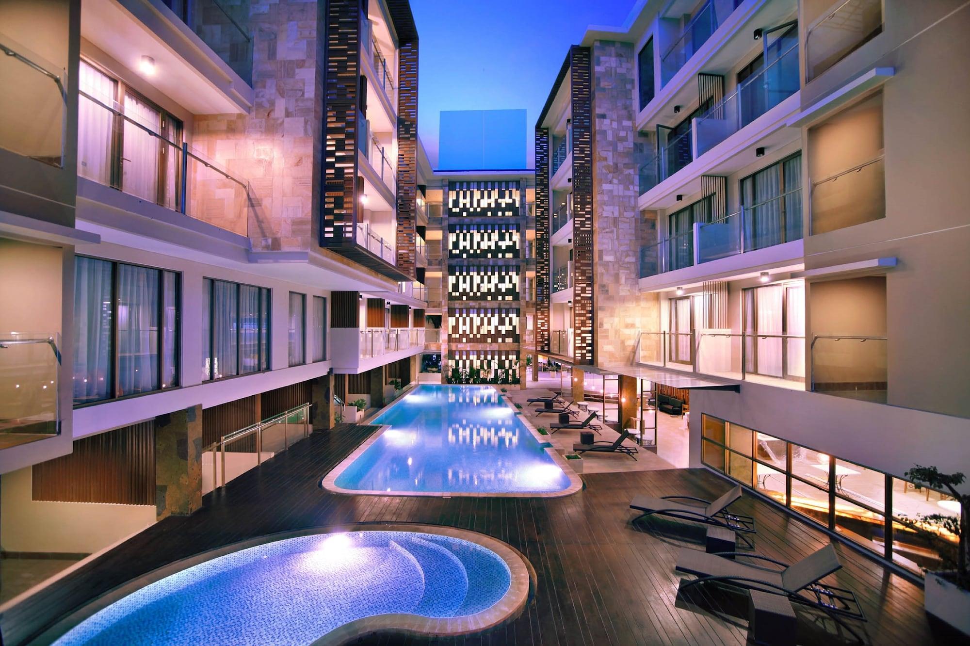 Harper Kuta Hotel by ASTON Legian Exteriör bild