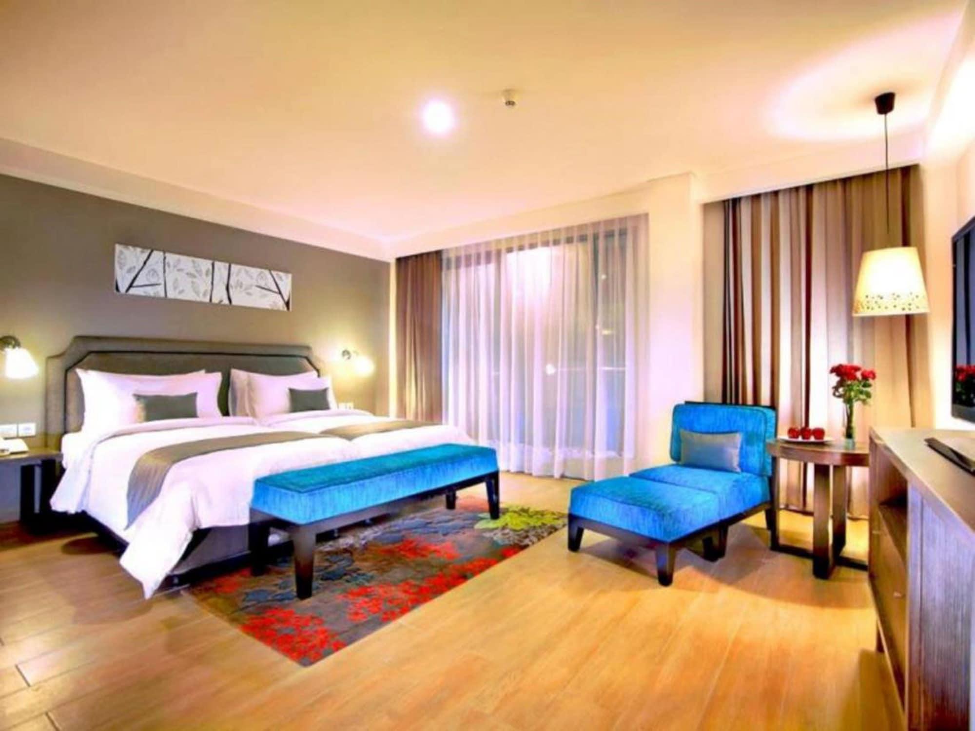 Harper Kuta Hotel by ASTON Legian Exteriör bild