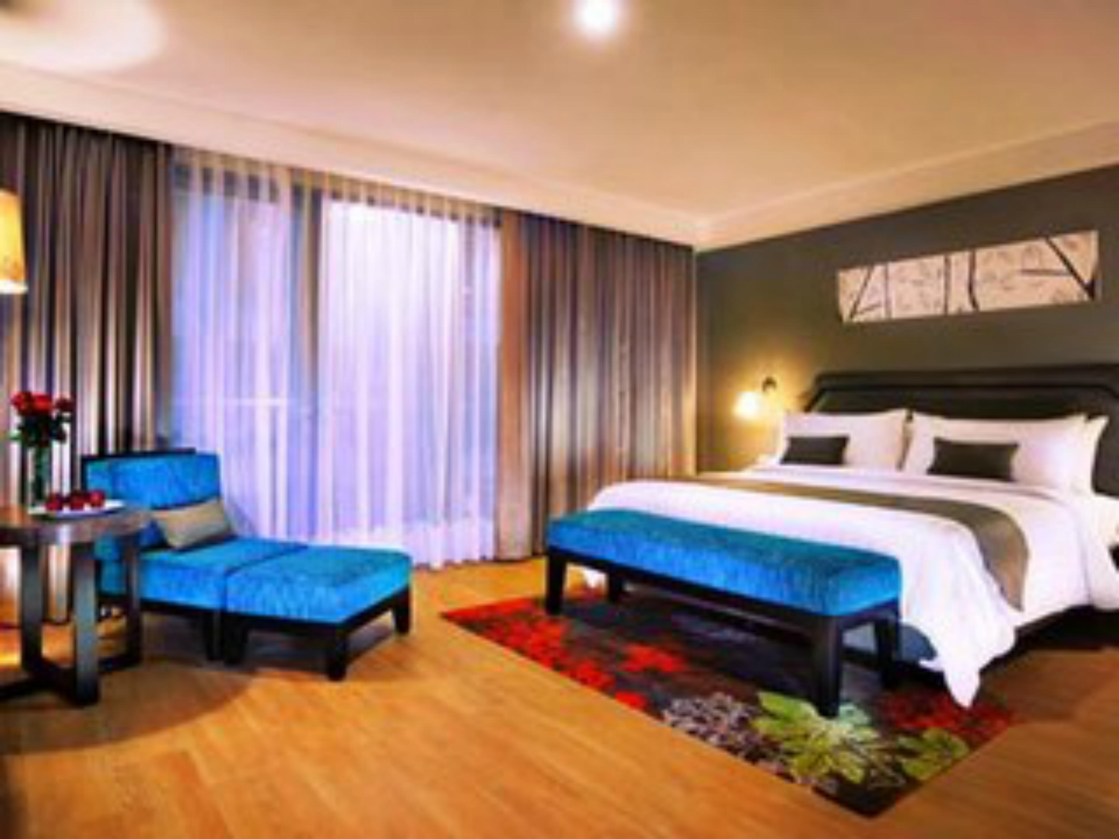 Harper Kuta Hotel by ASTON Legian Exteriör bild