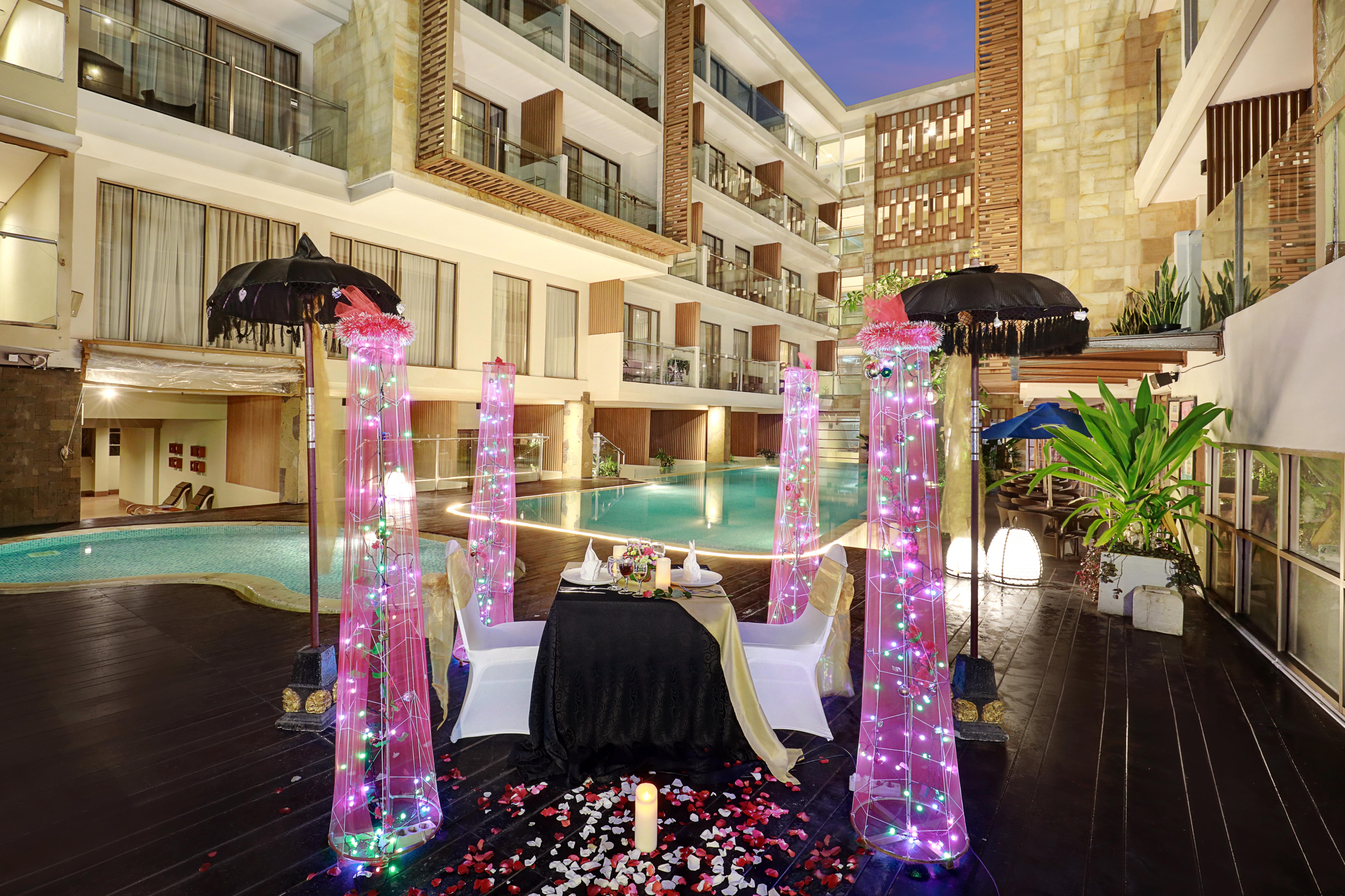 Harper Kuta Hotel by ASTON Legian Exteriör bild