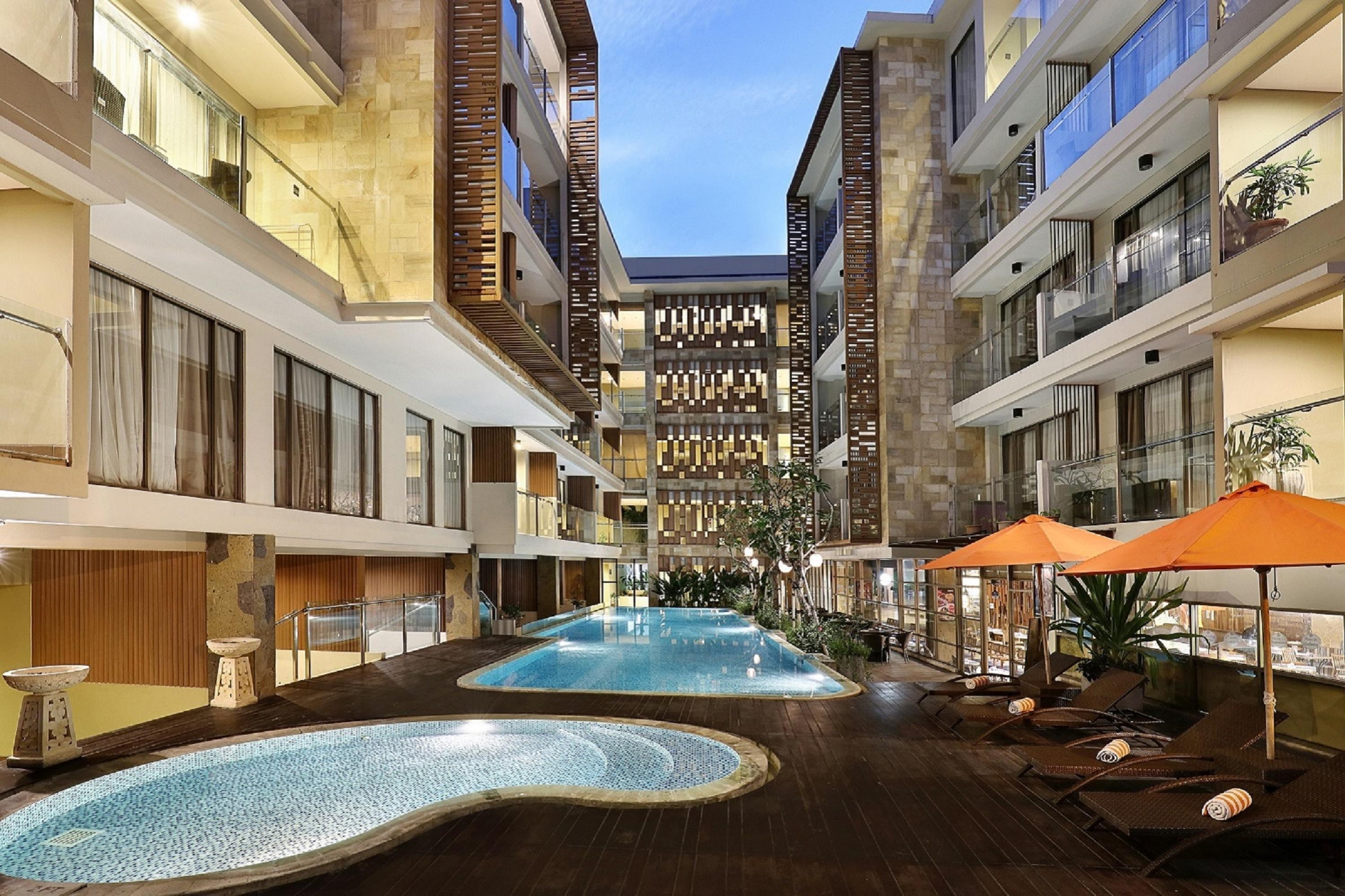 Harper Kuta Hotel by ASTON Legian Exteriör bild