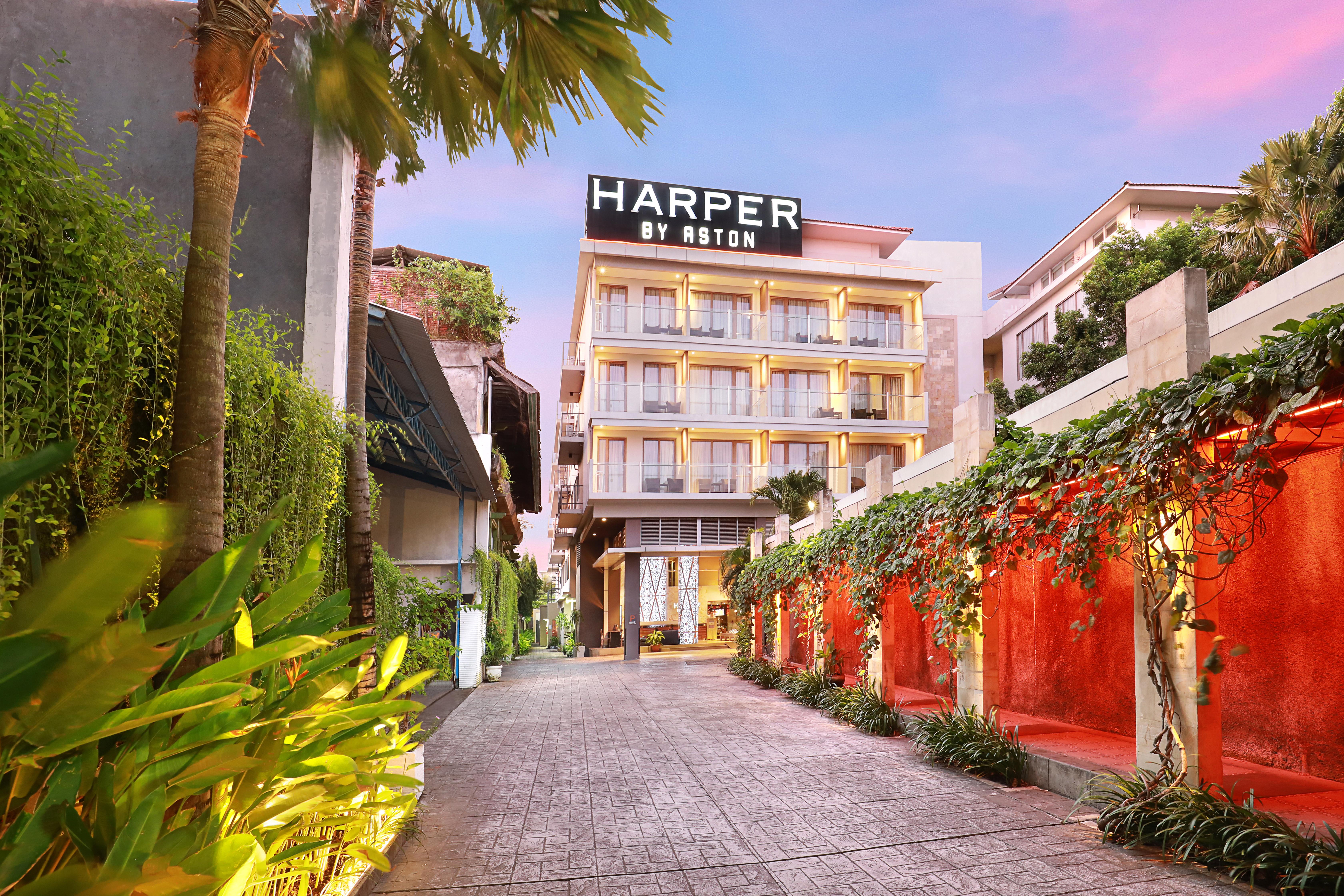 Harper Kuta Hotel by ASTON Legian Exteriör bild