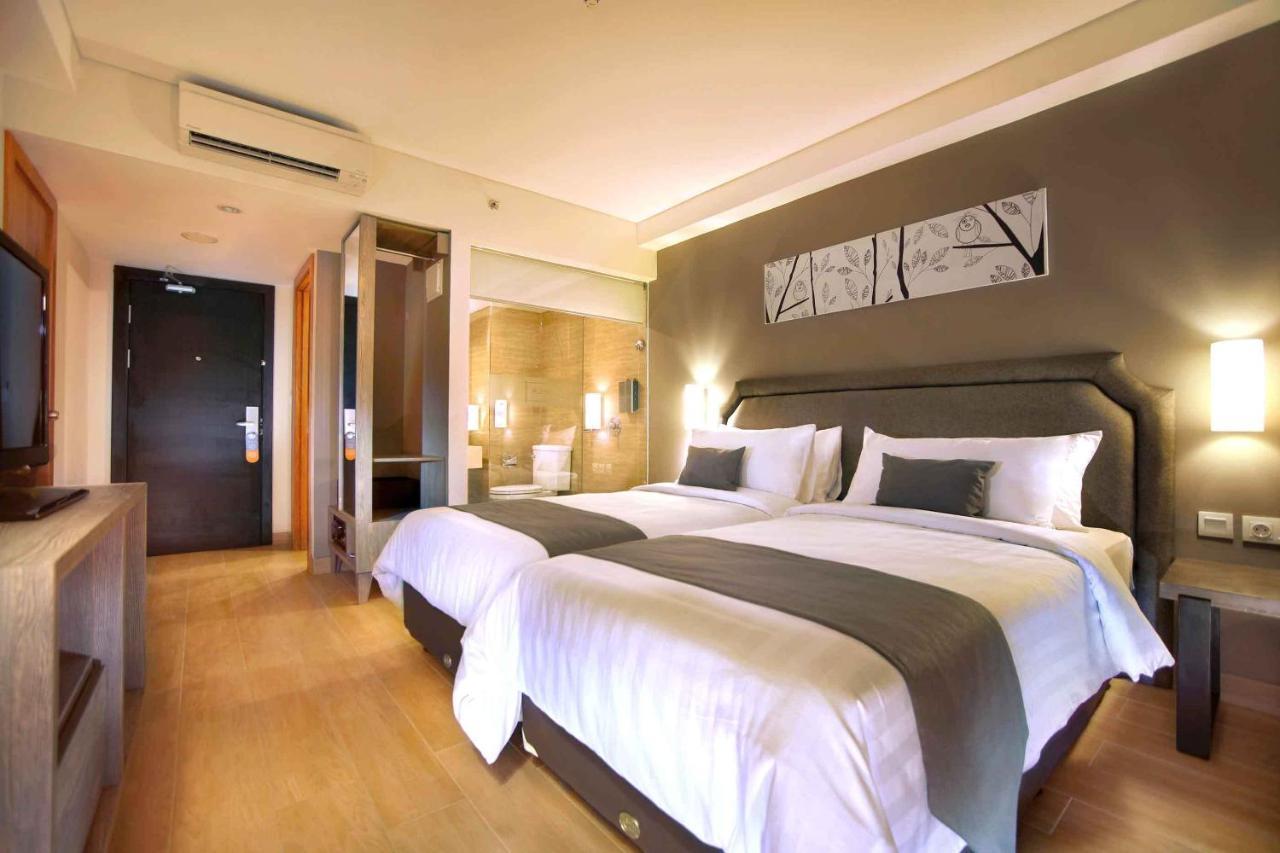 Harper Kuta Hotel by ASTON Legian Exteriör bild