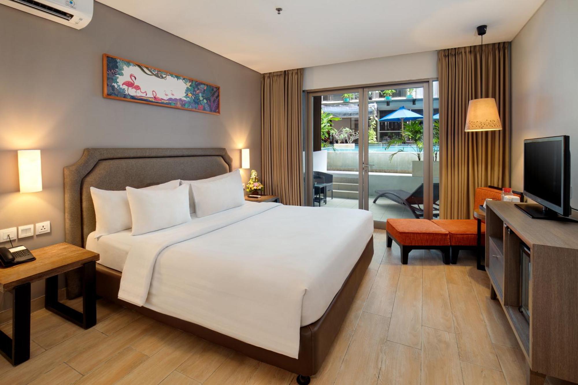 Harper Kuta Hotel by ASTON Legian Exteriör bild