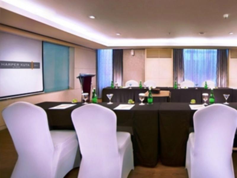 Harper Kuta Hotel by ASTON Legian Exteriör bild