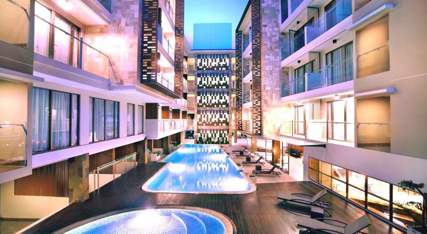 Harper Kuta Hotel by ASTON Legian Exteriör bild