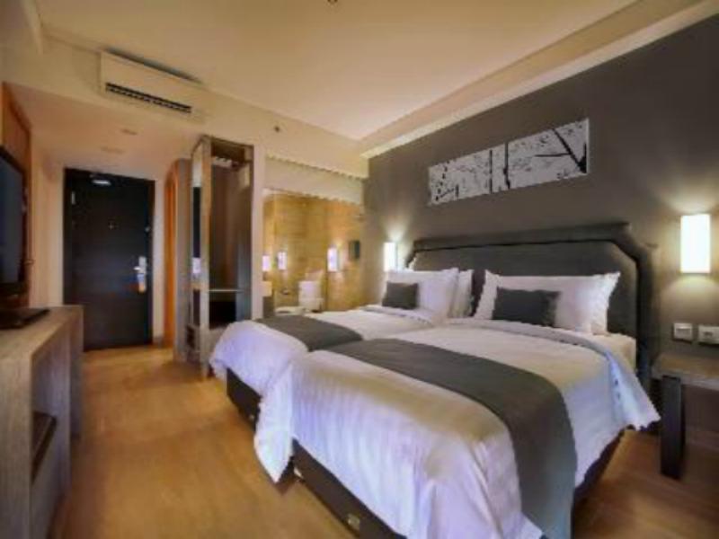 Harper Kuta Hotel by ASTON Legian Exteriör bild